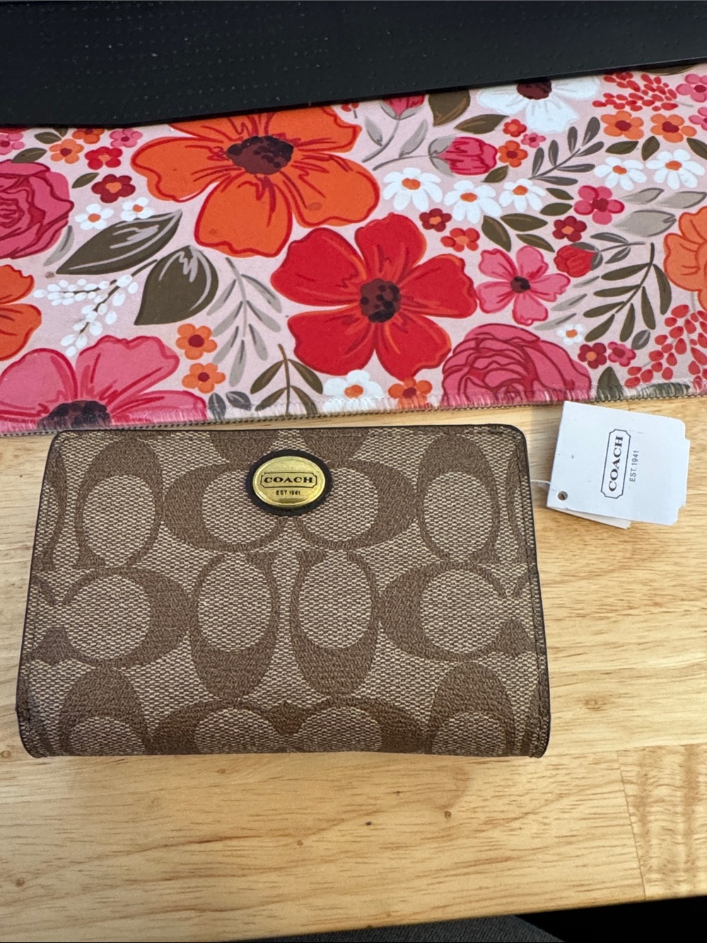 NWT Coach Brown Signature leather Trifold Card Holder with Gold Badge